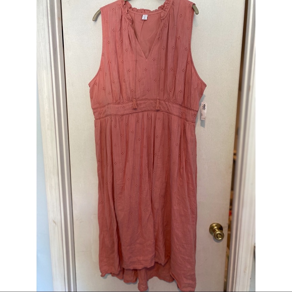Brand new, never worn, Old Navy Maxi Dress!!